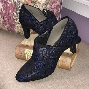 Bandolino Brocade Shootie (8.5M)